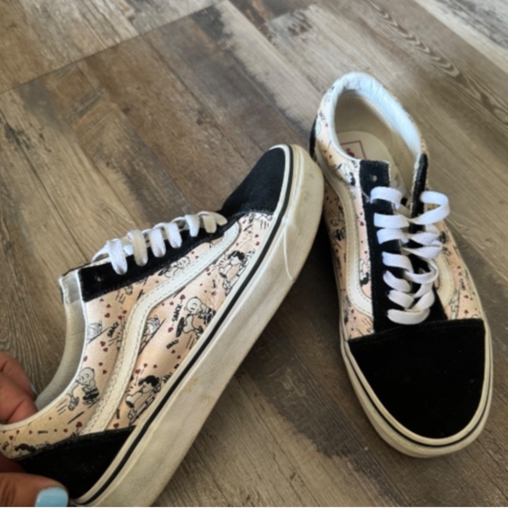 Vans peanuts collection women size 8